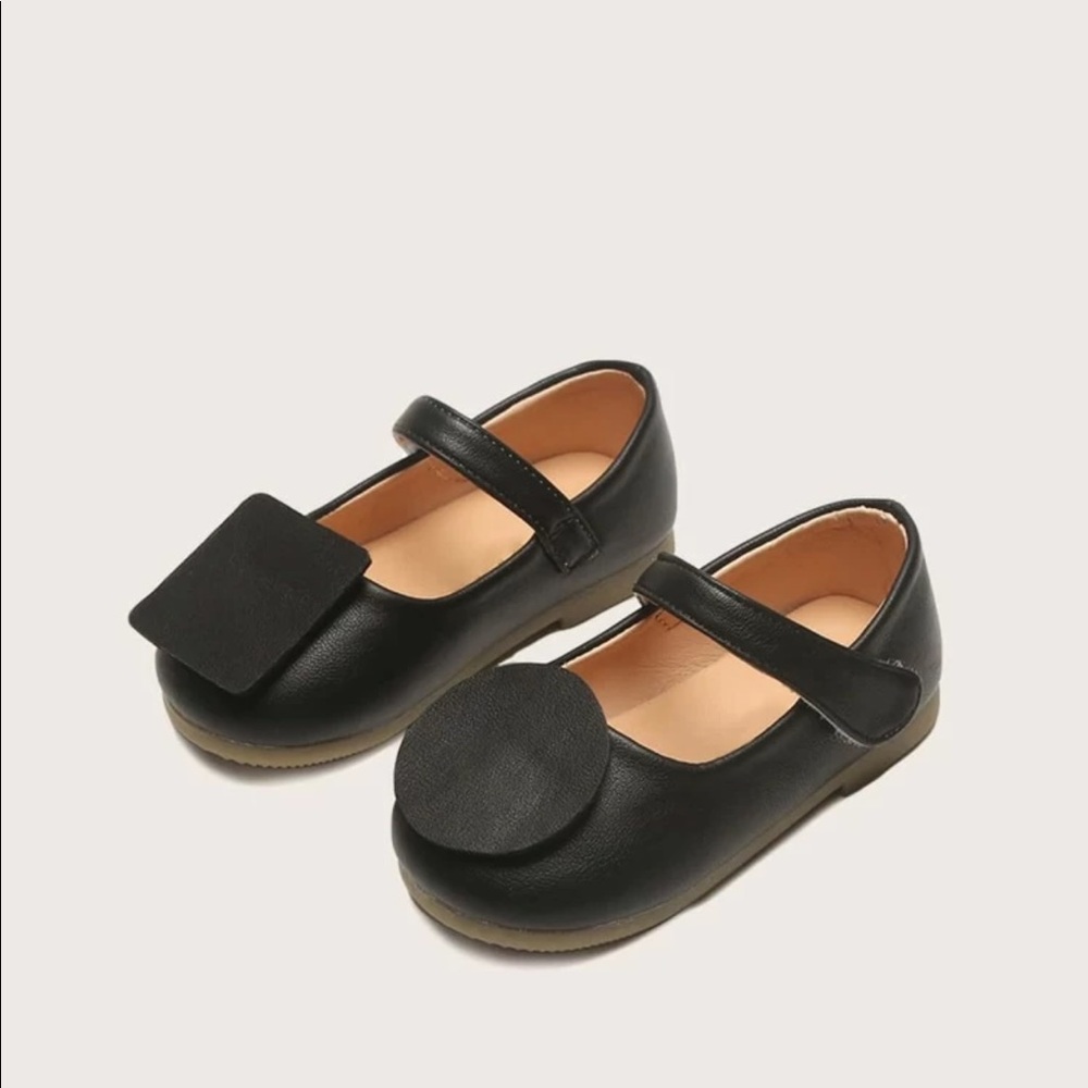 SHEIN Toddler Girls Minimalist Velcro Strap Flats